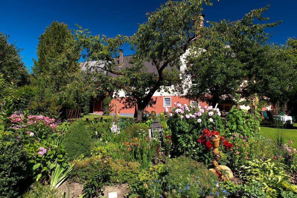 Gasthof Braeuer - Familie Eibensteiner Weisskirchen in Steiermark Екстер'єр фото